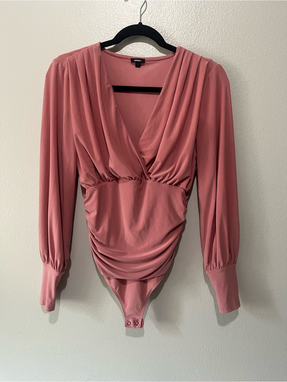 EXPRESS Pink Mave Long Sleeve Deep V Body Suit Size S